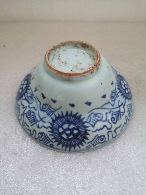 古玩陶瓷太陽花青花束腰碗拍賣,當前價格680元