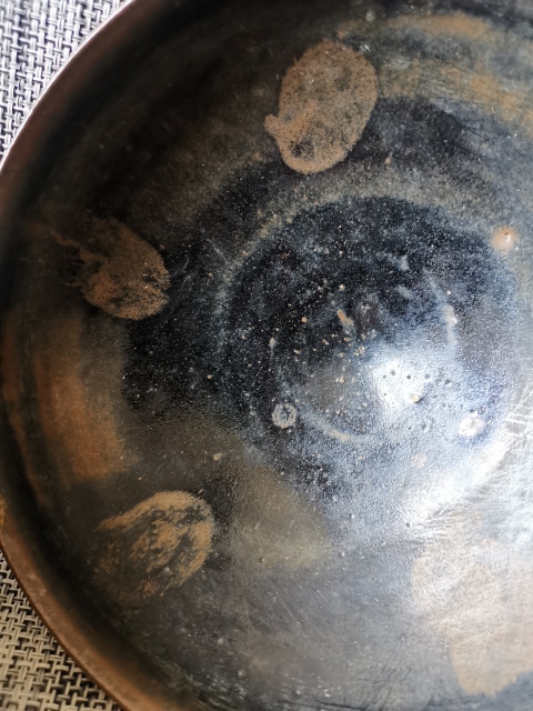 古玩陶瓷元代狗舔碗,山西平陽窯。黑釉鐵銹斑紋碗拍賣,當(dāng)前價(jià)格999元