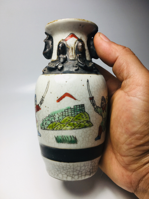 古玩陶瓷哥釉五彩刀馬人物戰(zhàn)將紋螭龍雙耳瓶拍賣,當前價格0元