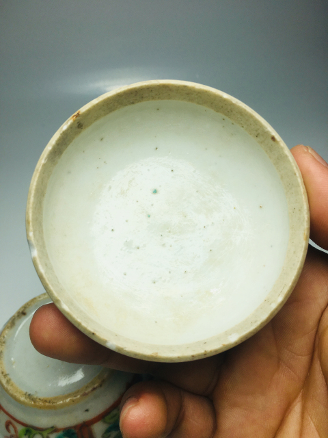 古玩陶瓷（晚清）粉彩花卉喜字紋蓋盒拍賣，當前價格0元