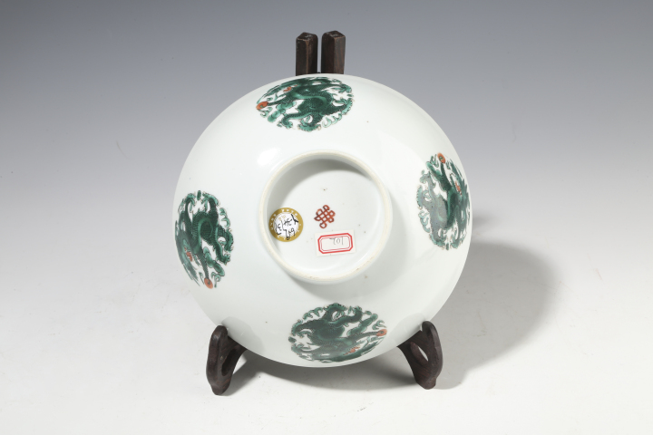 古玩陶瓷清晚·紅綠彩團(tuán)龍紋碗拍賣，當(dāng)前價(jià)格6800元