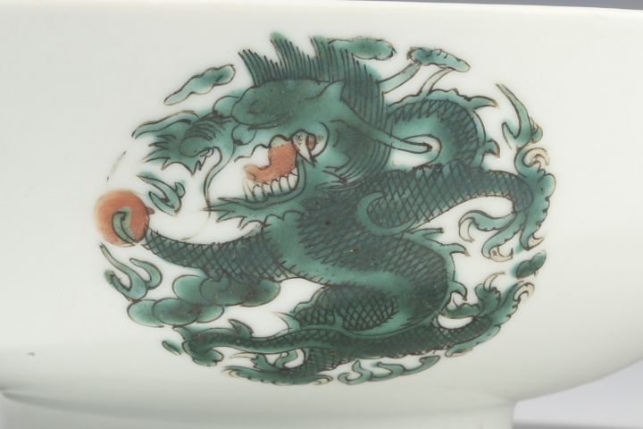 古玩陶瓷清晚·紅綠彩團(tuán)龍紋碗拍賣，當(dāng)前價(jià)格6800元