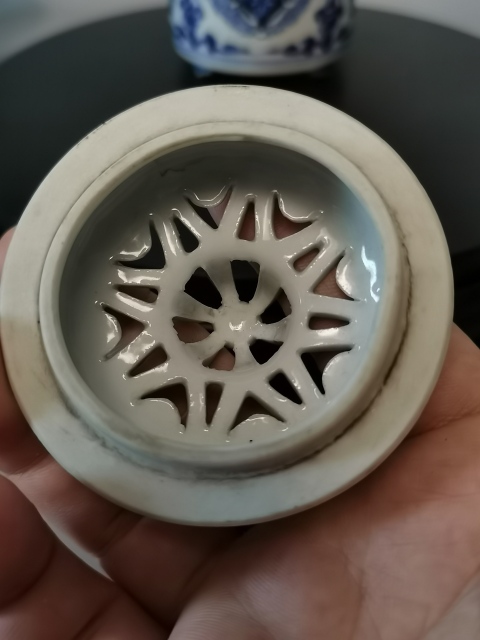 古玩陶瓷【稀有香爐】民國創匯青花鏤空雙層活環香薰爐拍賣，當前價格800元