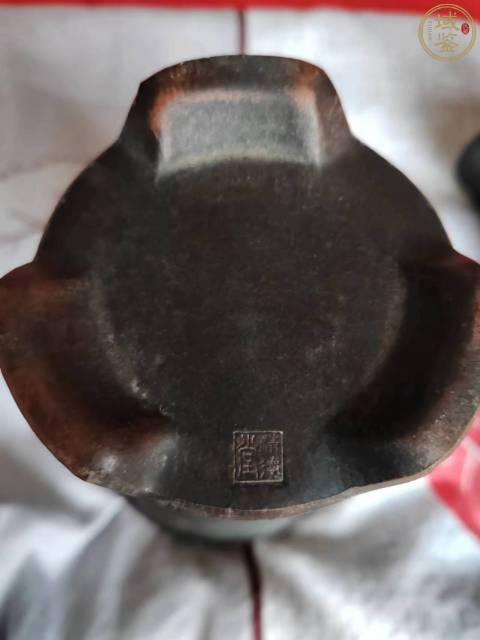 古玩陶瓷80.90年代紫砂刻畫梅花詩文花觚拍賣,當前價格600元