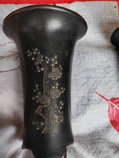 古玩陶瓷80.90年代紫砂刻畫梅花詩文花觚拍賣,當前價格600元