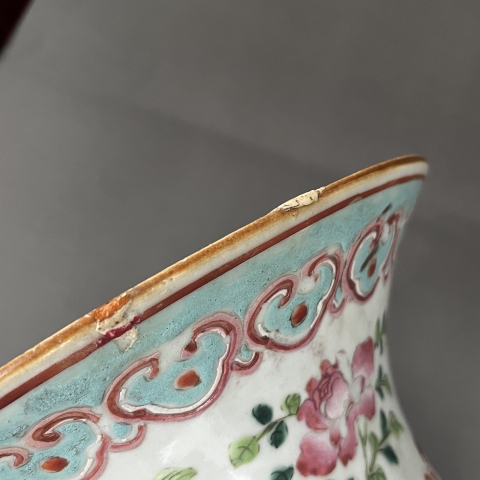古玩陶瓷粉彩團鳳花卉紋花觚拍賣，當前價格6000元