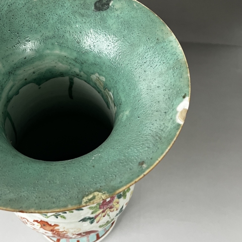 古玩陶瓷粉彩團鳳花卉紋花觚拍賣，當前價格6000元