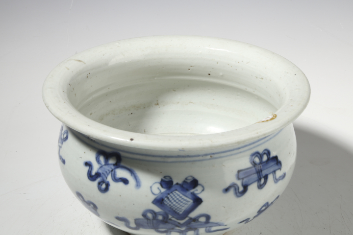 古玩陶瓷【21點25分截拍】清早·青花博古紋缽式爐拍賣，當前價格11000元