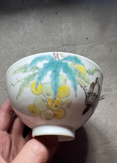 古玩陶瓷【民窯精品·細(xì)路】·粉彩花鳥紋內(nèi)松石綠蓮子碗拍賣，當(dāng)前價格10000元
