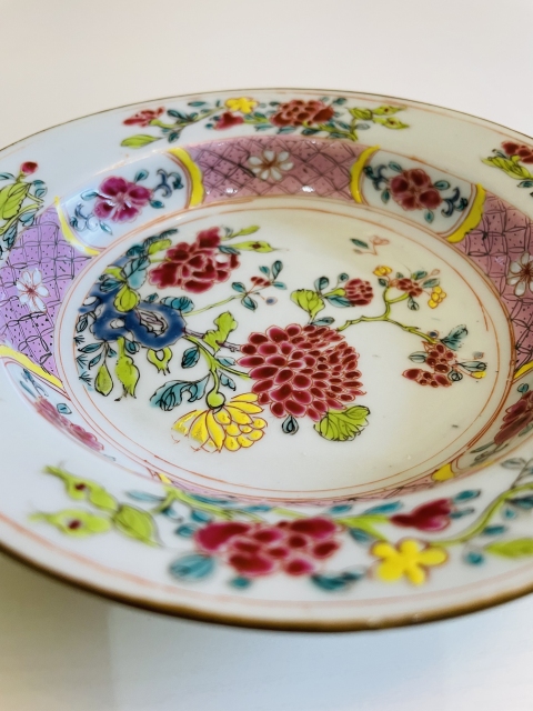 古玩陶瓷【優(yōu)品】清雍正·粉彩四季花卉紋盤拍賣，當(dāng)前價(jià)格3000元
