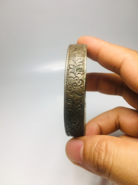 古玩雜項(xiàng)刻花卉紋銀手鐲拍賣,當(dāng)前價(jià)格688元