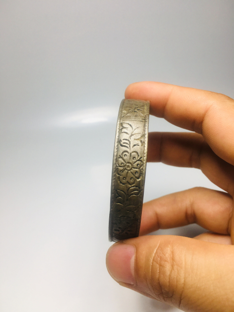 古玩雜項(xiàng)刻花卉紋銀手鐲拍賣,當(dāng)前價(jià)格688元