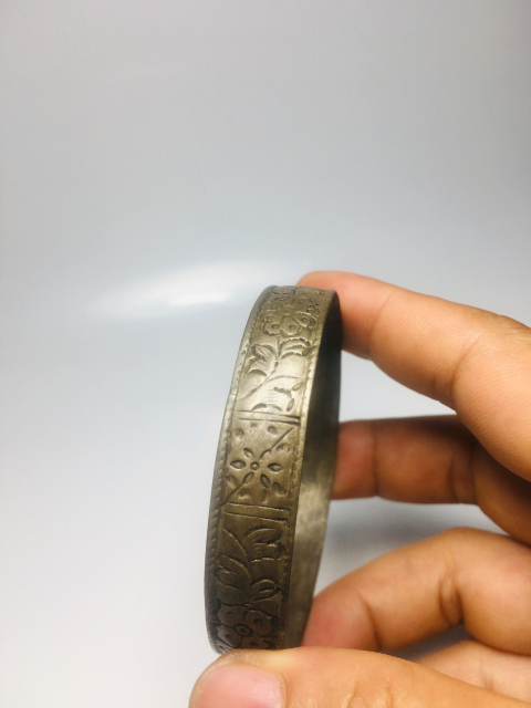 古玩雜項(xiàng)刻花卉紋銀手鐲拍賣,當(dāng)前價(jià)格688元
