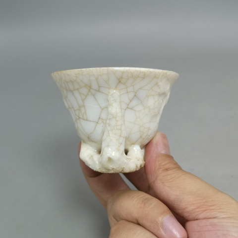 古玩陶瓷清代梅花紋哥釉爵杯拍賣,當(dāng)前價(jià)格399元