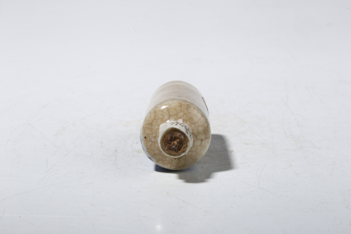 古玩陶瓷晚清·哥釉青花鐘馗人物紋鼻煙壺真品鑒賞圖