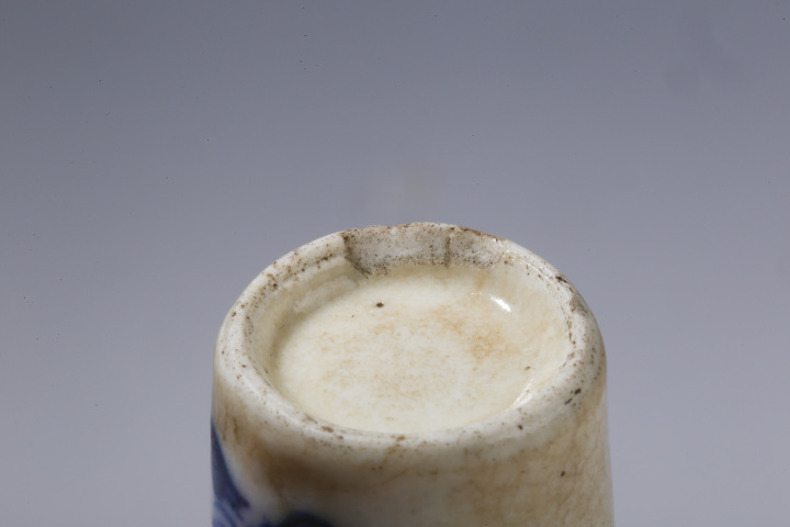 古玩陶瓷晚清·哥釉青花鐘馗人物紋鼻煙壺真品鑒賞圖