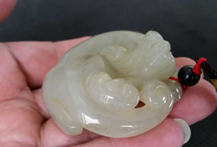 古玩玉器和田玉雕“獸銜靈芝”把件拍賣,當(dāng)前價(jià)格1280元