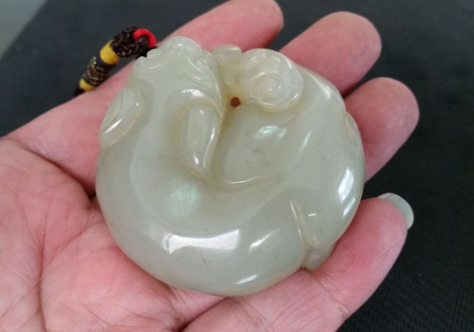 古玩玉器和田玉雕“獸銜靈芝”把件拍賣,當(dāng)前價(jià)格1280元