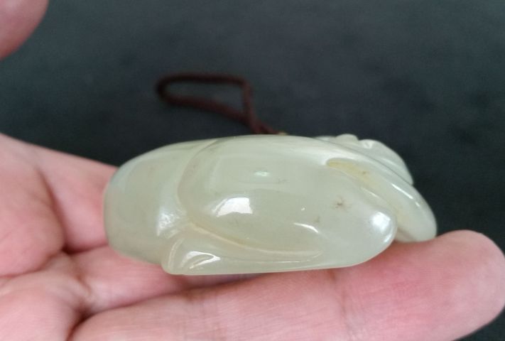 古玩玉器和田玉雕“獸銜靈芝”把件拍賣,當(dāng)前價(jià)格1280元