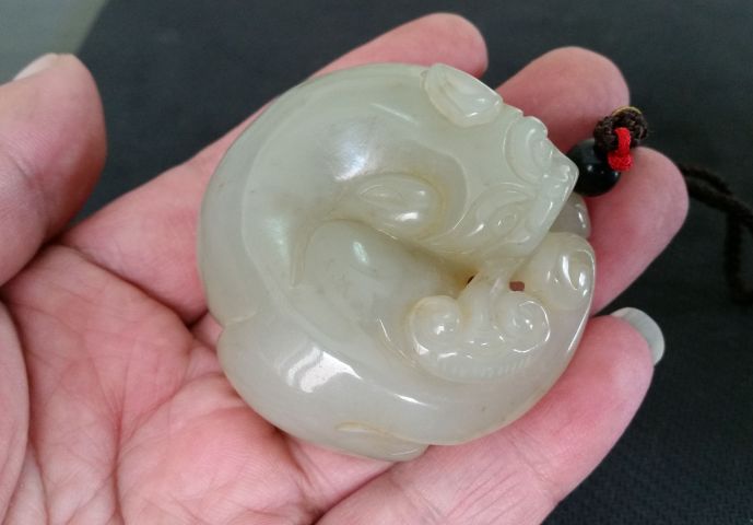古玩玉器和田玉雕“獸銜靈芝”把件拍賣,當(dāng)前價(jià)格1280元