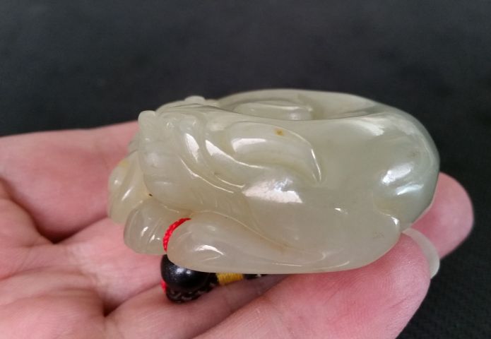 古玩玉器和田玉雕“獸銜靈芝”把件拍賣,當(dāng)前價(jià)格1280元