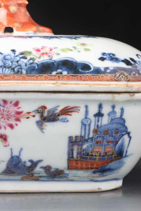 古玩陶瓷【8307】清乾隆  青花粉彩漁家樂西洋建筑圖獸耳蓋盆拍賣，當前價格6280元