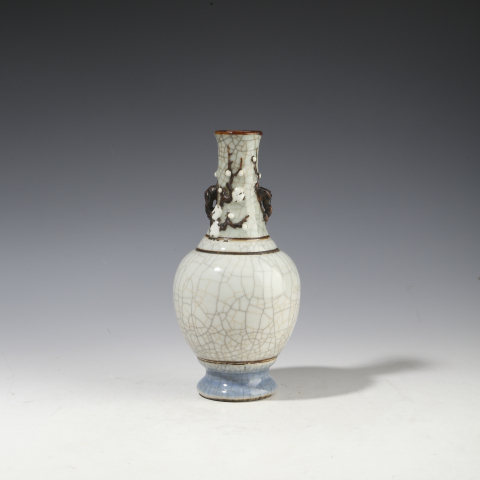 域鉴古玩】清中·哥釉三色堆塑梅花耳瓶鉴定结果_清中·哥釉三色堆