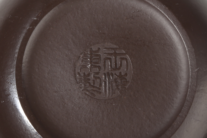 古玩陶瓷當(dāng)代·王海東制紫朱泥焐灰描金容天壺真品鑒賞圖