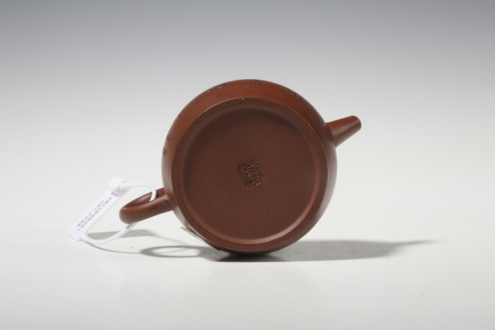 古玩雜項(xiàng)當(dāng)代·范家福制降坡泥刻繪平蓋蓮子壺拍賣(mài),當(dāng)前價(jià)格800元