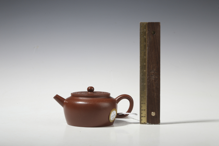 古玩雜項(xiàng)當(dāng)代·范家福制降坡泥刻繪平蓋蓮子壺拍賣(mài),當(dāng)前價(jià)格800元