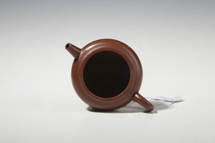 古玩雜項(xiàng)當(dāng)代·范家福制降坡泥刻繪平蓋蓮子壺拍賣(mài),當(dāng)前價(jià)格800元