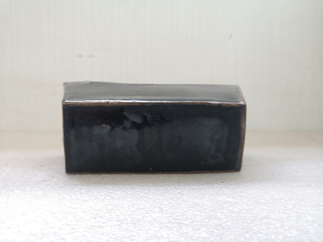 古玩陶瓷磁州窯系黑釉鏤空銀錠型瓷枕拍賣,當(dāng)前價(jià)格680元