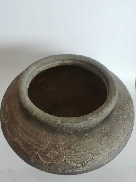 古玩陶瓷秦漢?灰陶刻水波紋蓋罐拍賣，當前價格2500元