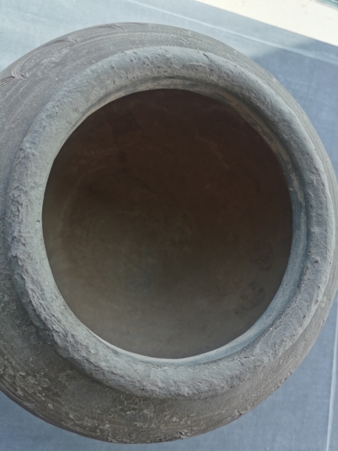 古玩陶瓷秦漢?灰陶刻水波紋蓋罐拍賣，當前價格2500元