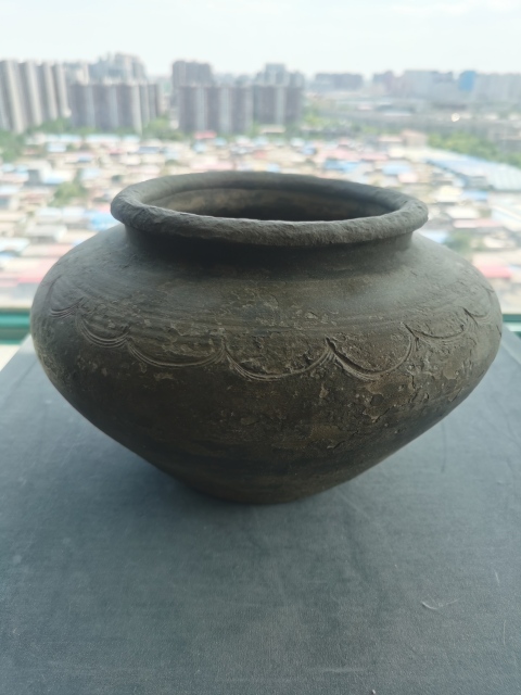 古玩陶瓷秦漢?灰陶刻水波紋蓋罐拍賣，當前價格2500元