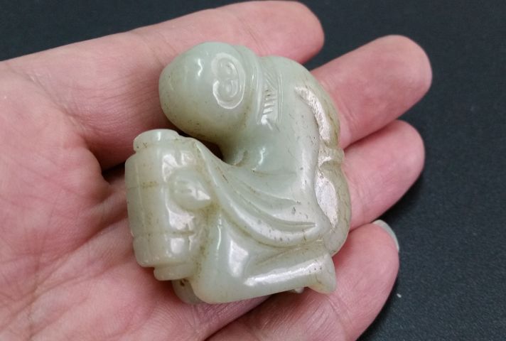 古玩玉器和田玉雕“玉跪人”拍賣,當前價格680元