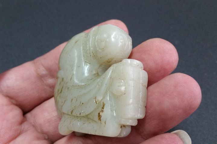 古玩玉器和田玉雕“玉跪人”拍賣,當前價格680元