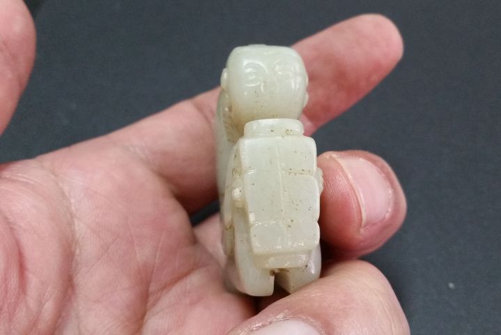 古玩玉器和田玉雕“玉跪人”拍賣,當前價格680元