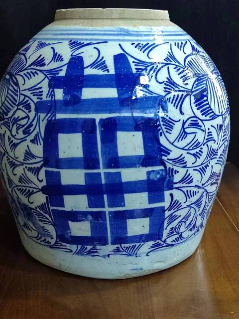 古玩陶瓷晚清纏枝花囍字紋青花罐拍賣，當(dāng)前價(jià)格555元