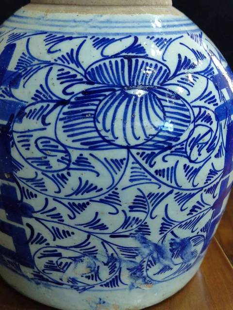 古玩陶瓷晚清纏枝花囍字紋青花罐拍賣，當(dāng)前價(jià)格555元