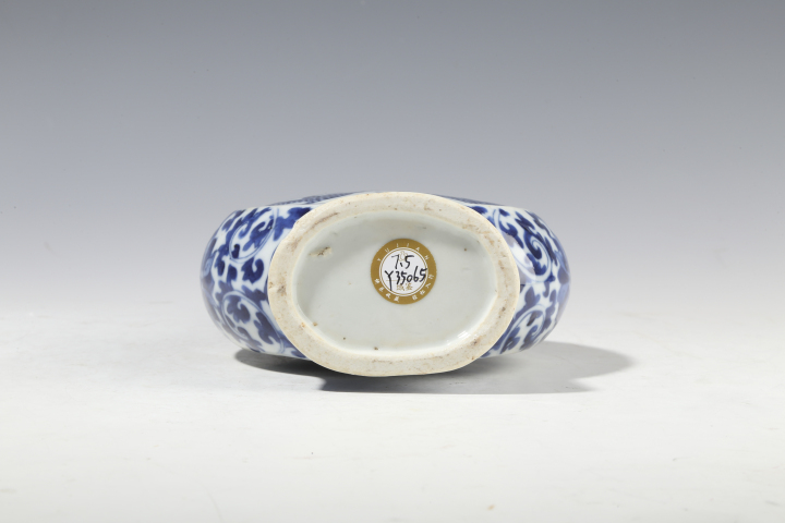 古玩陶瓷【21點10分截拍】清晚·青花開窗雙龍戲珠紋抱月瓶拍賣，當前價格5800元