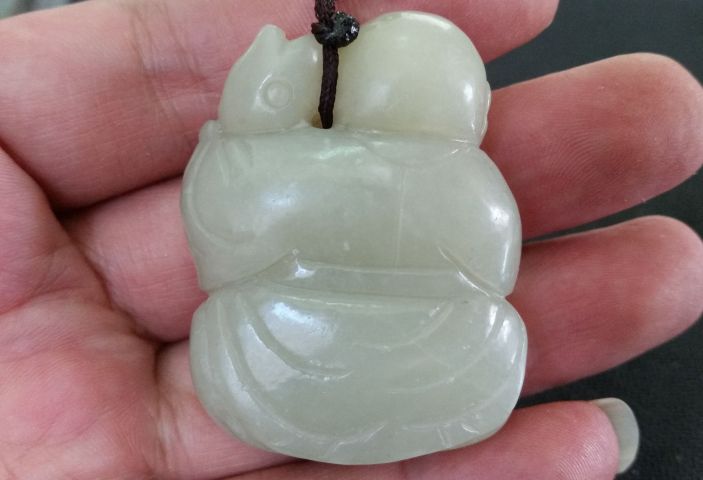 古玩玉器和田玉雕“童子抱鯉”把件拍賣,當前價格580元