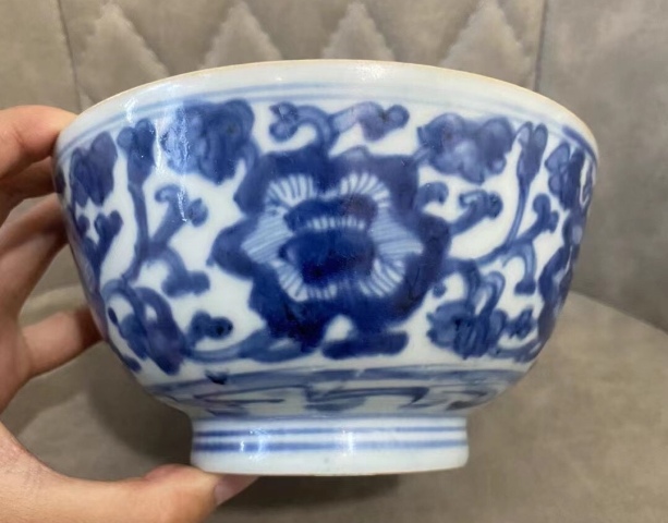 古玩陶瓷花卉紋青花碗拍賣,當(dāng)前價(jià)格2000元