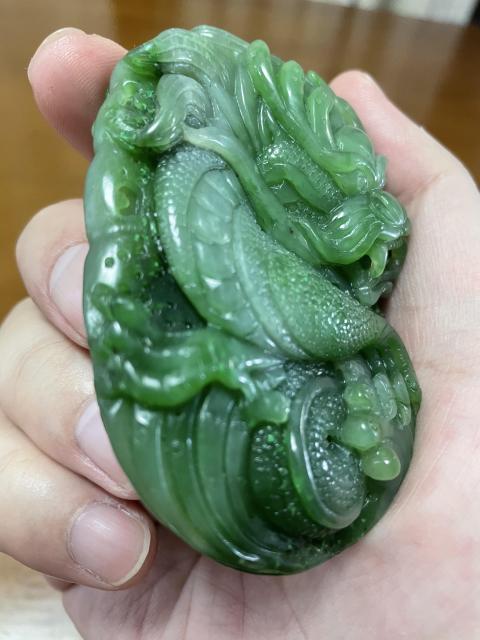 古玩玉器和田碧玉雕“龍紋”把件拍賣,當前價格1500元