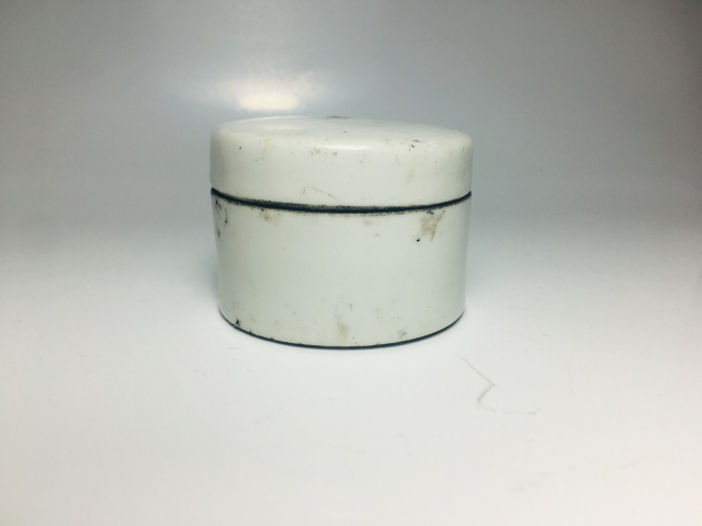 古玩陶瓷白釉蓋盒拍賣,當前價格0元