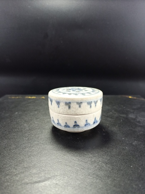 古玩陶瓷【明代】青花花卉紋粉盒拍賣,當前價格0元