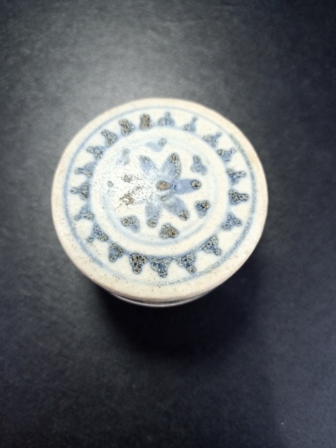 古玩陶瓷【明代】青花花卉紋粉盒拍賣,當前價格0元