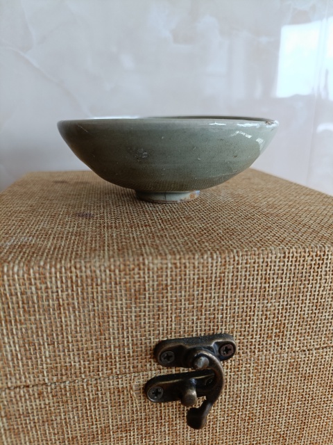 古玩陶瓷元代龍泉梅子青釉茶圓拍賣，當(dāng)前價(jià)格298元