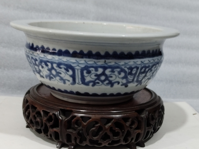 古玩陶瓷青花夔龍紋香爐拍賣(mài)，當(dāng)前價(jià)格1880元
