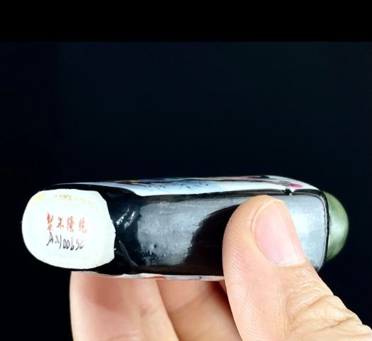 古玩陶瓷墨地開窗粉彩人物紋鼻煙壺拍賣，當前價格1200元